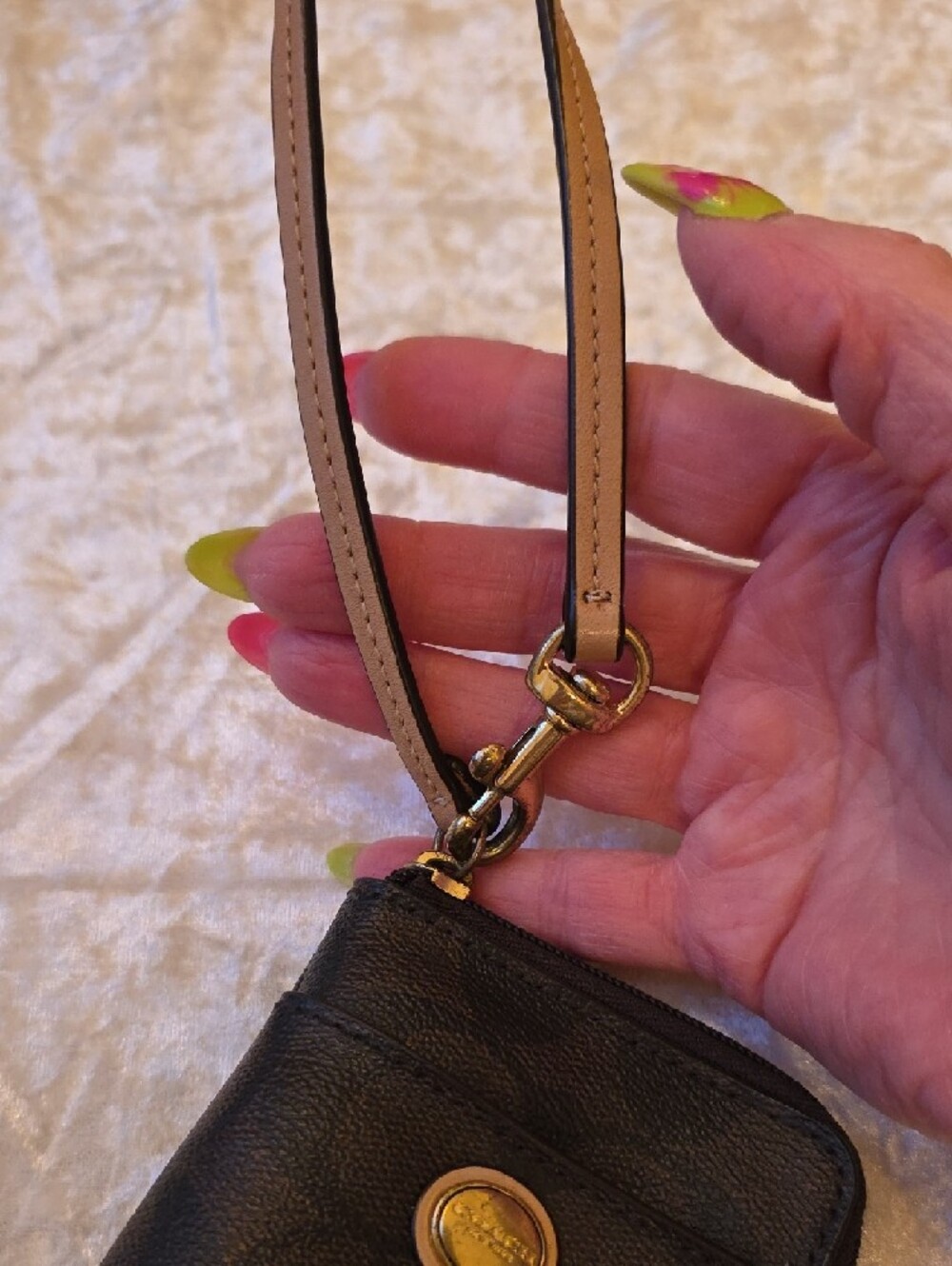Coach NWOT Chic Compact Dark Brown Signature Wristlet Wallet with Tan Strap - Picture 8 of 13